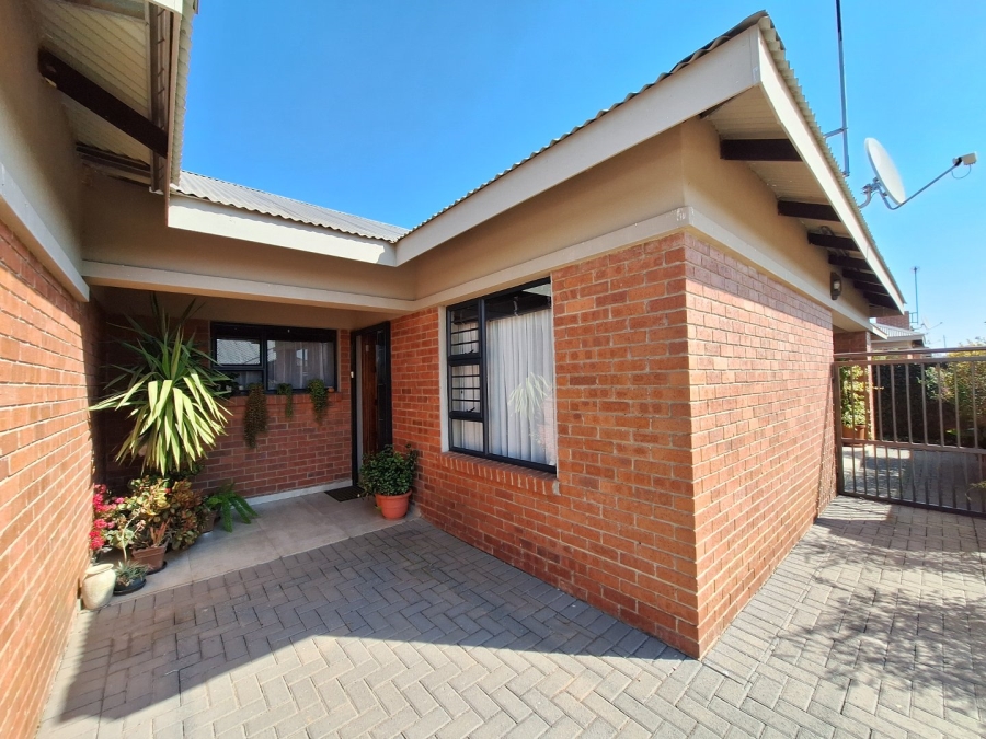 3 Bedroom Property for Sale in Vyfhoek A H North West